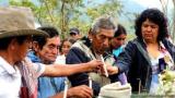 En presencia del lecho de nuestra Bertha, nuestra mamá, nuestra hija, nuestra guía